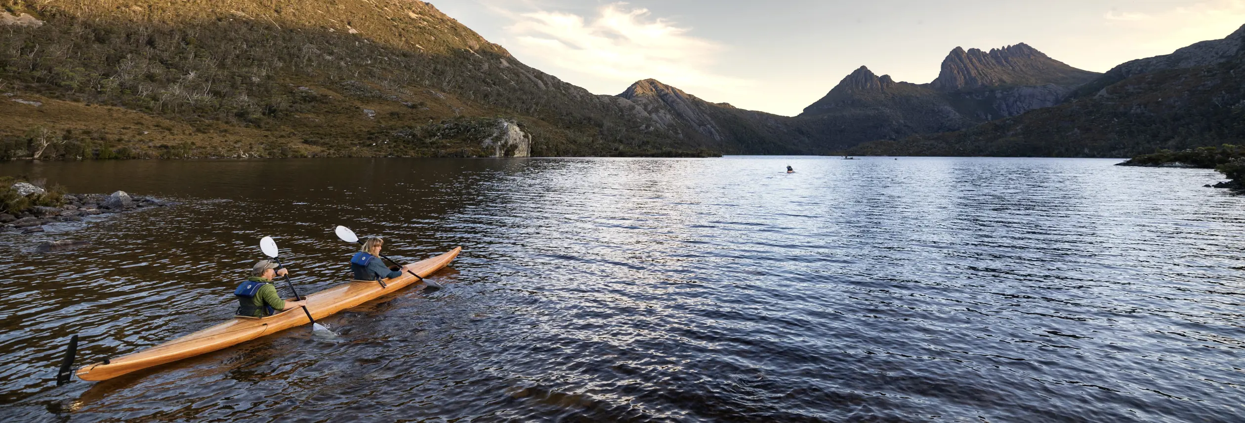 Two kayakers paddling on Dove Lake with Cradle Mountain behind, Cradle Mountain-Lake St Clair National Park, Tasmania